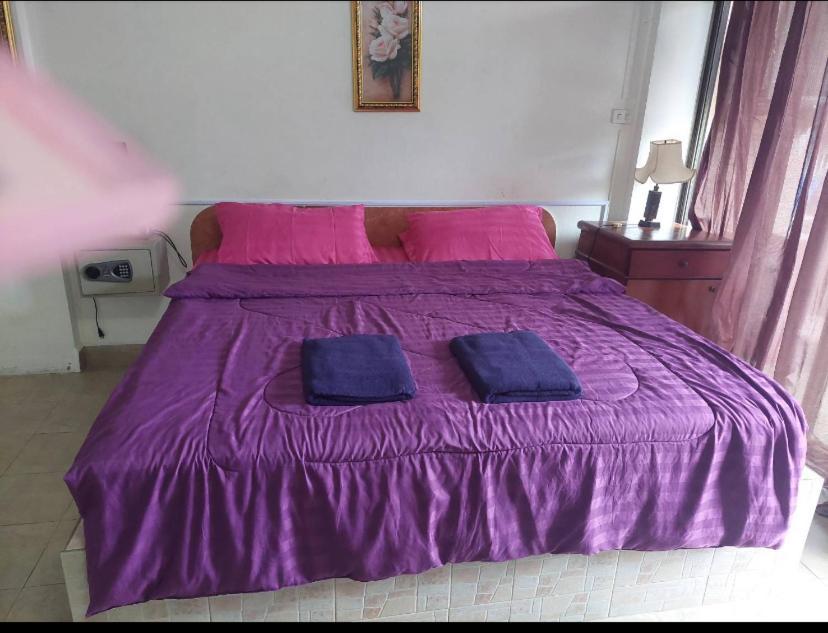 Pluemchai Guesthouse Джомтьен Экстерьер фото
