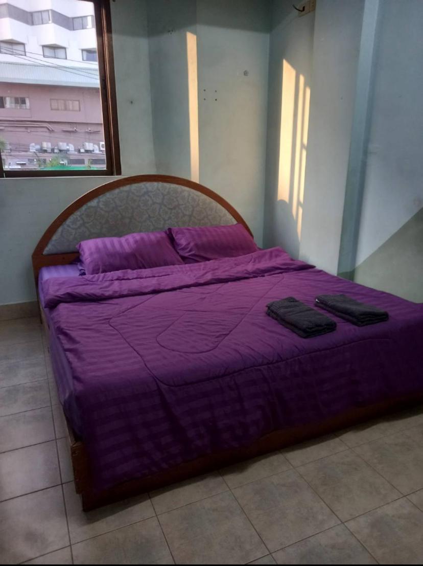 Pluemchai Guesthouse Джомтьен Экстерьер фото