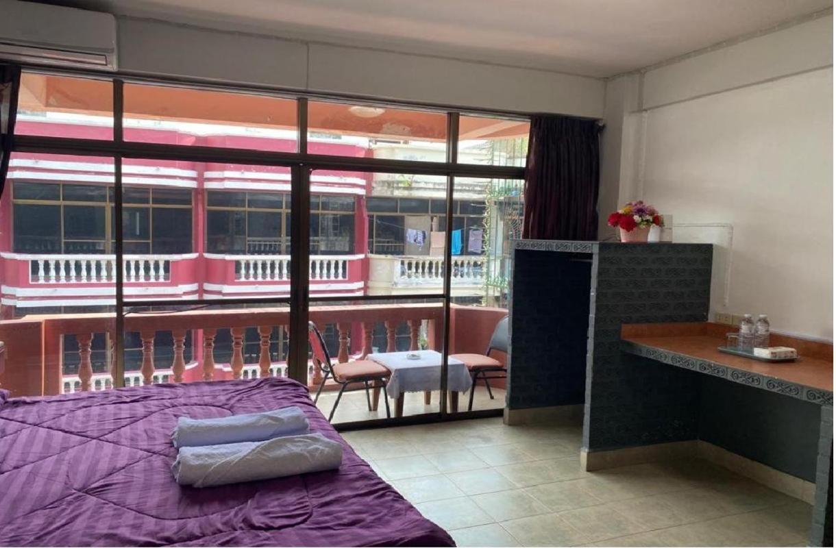 Pluemchai Guesthouse Джомтьен Экстерьер фото