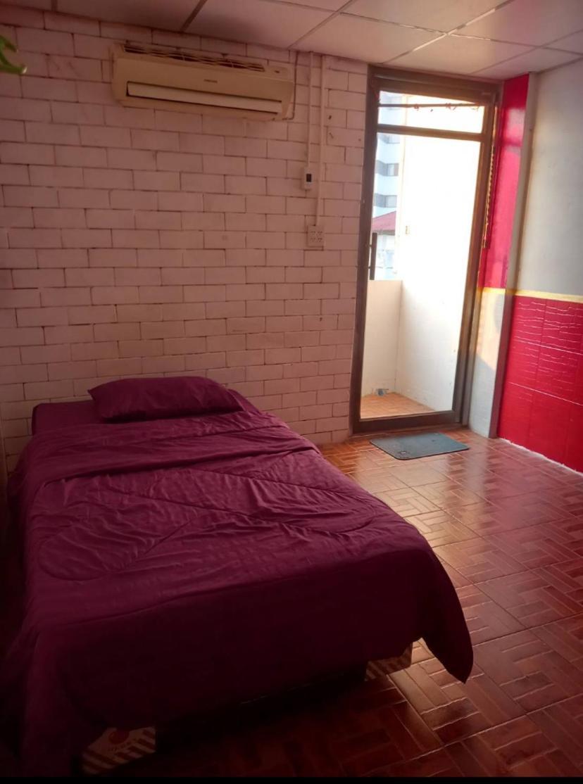 Pluemchai Guesthouse Джомтьен Экстерьер фото